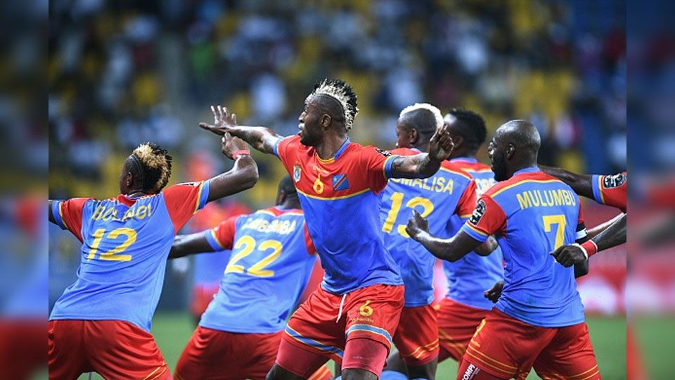 Pemain Kongo melakukan selebrasi setelah membobol gawang Togo. Copyright: © Getty Images